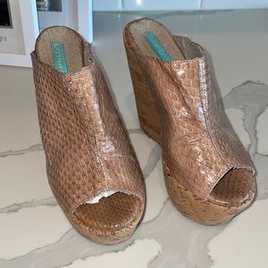 GIANMARCO LORENZI PLATFORM SLIPONS TAN SNAKESKIN size 7-(37 Italian)